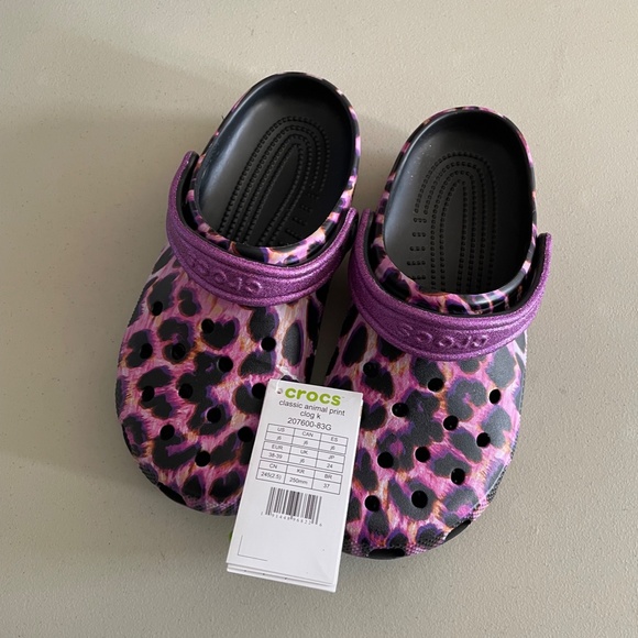 NWT CROCS Big Kids Classic ANIMAL PRINT LEOPARD Clogs J6 - Picture 1 of 4